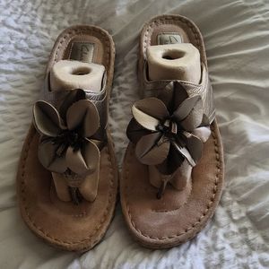 Clark Artisan Sandals Flower Leather Gold Size 9.5 Worn Once